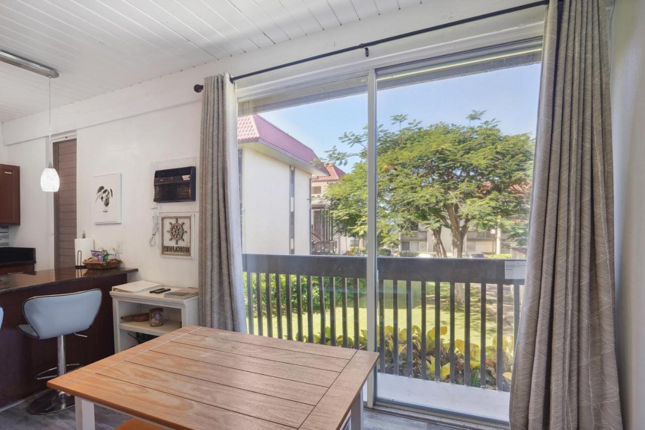 Airy Less Than 1 Mi To And Town Apartment Kailua-Kona