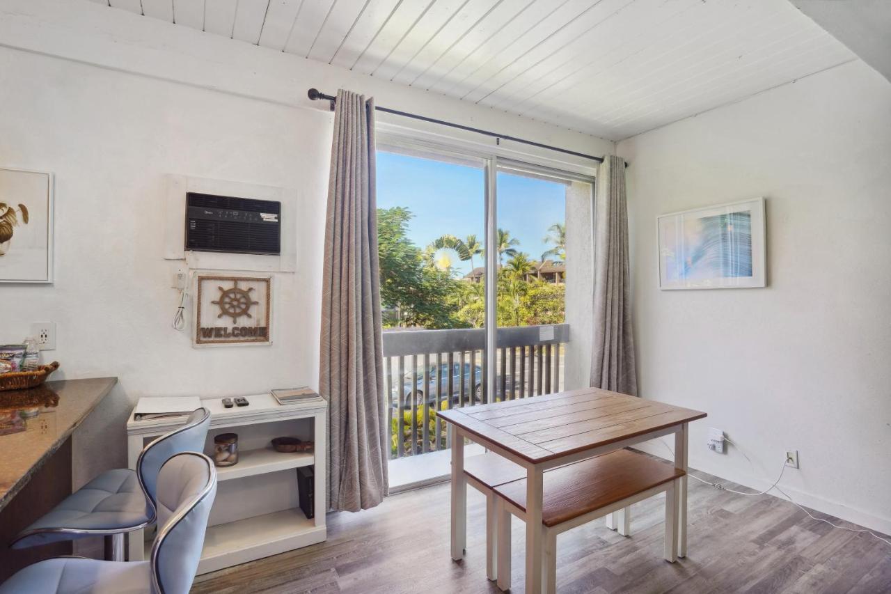 Airy Less Than 1 Mi To And Town Apartment *