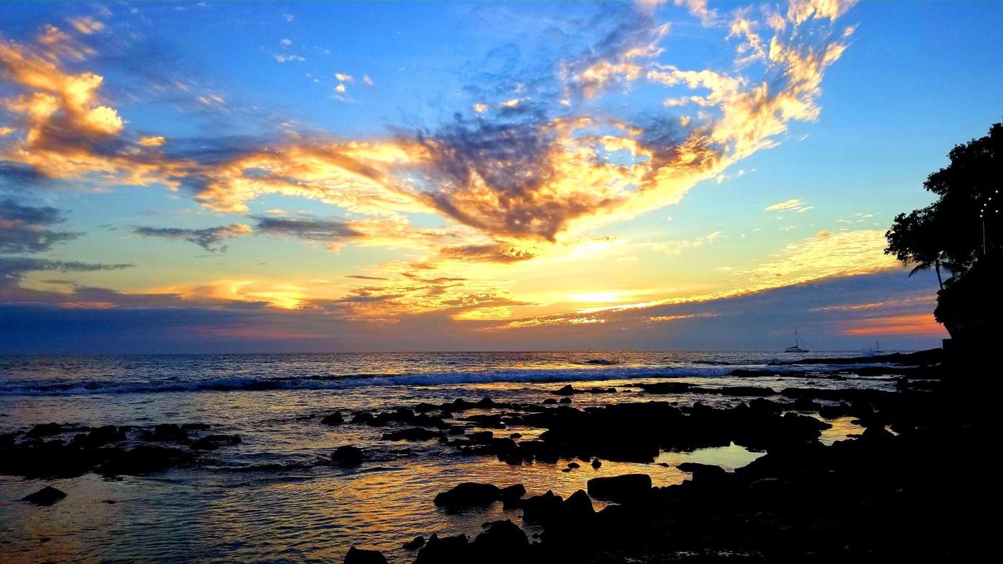 Downtown Hawaiian Theme With Hot Tub, Pool & - Kona Islander Aparthotel Kailua-Kona