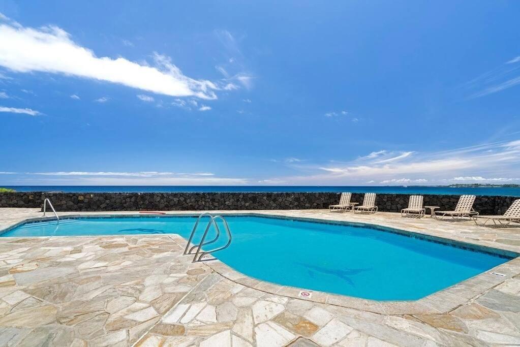Ocean Echoes: Kona's Oceanfront Family Oasis Kailua-Kona
