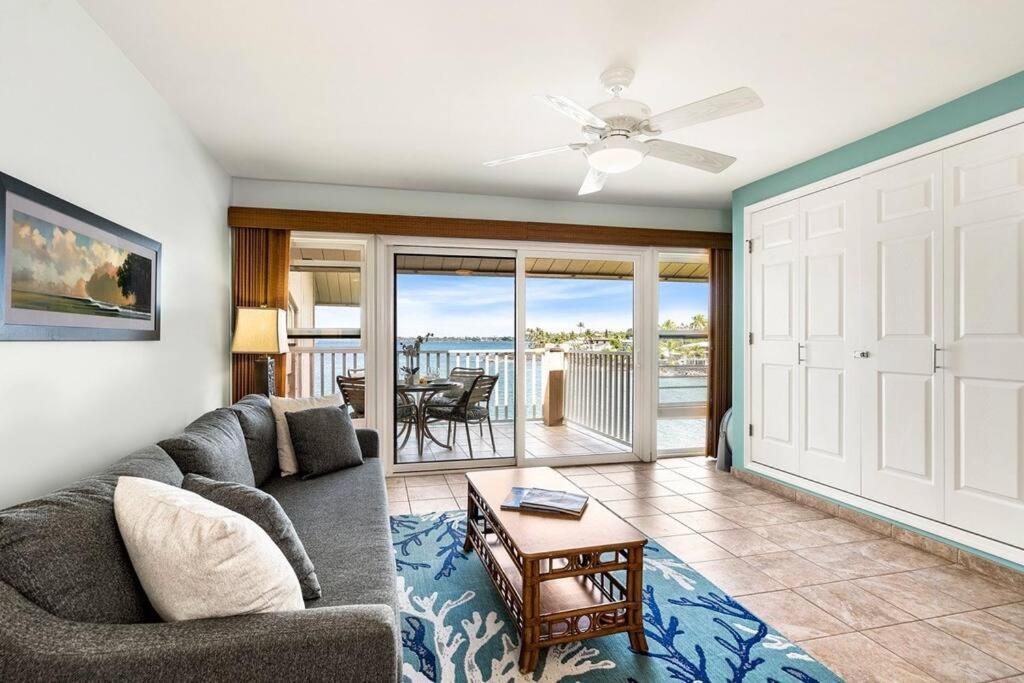 Ocean Echoes: Kona's Oceanfront Family Oasis