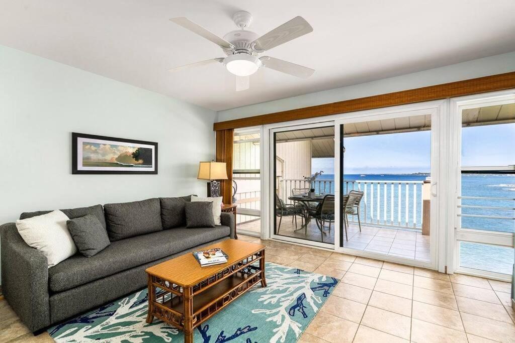 Ocean Echoes: Kona's Oceanfront Family Oasis Holiday home *