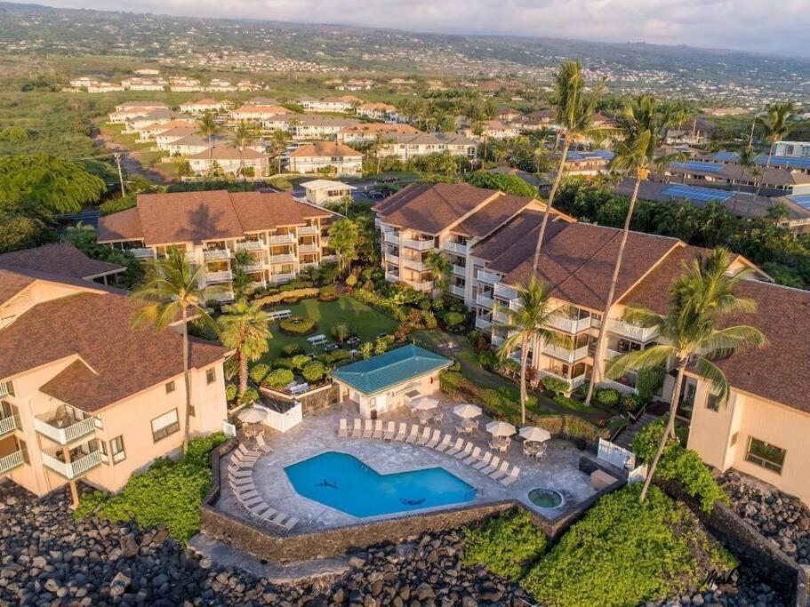 Holiday home Ocean Echoes: Kona's Oceanfront Family Oasis *