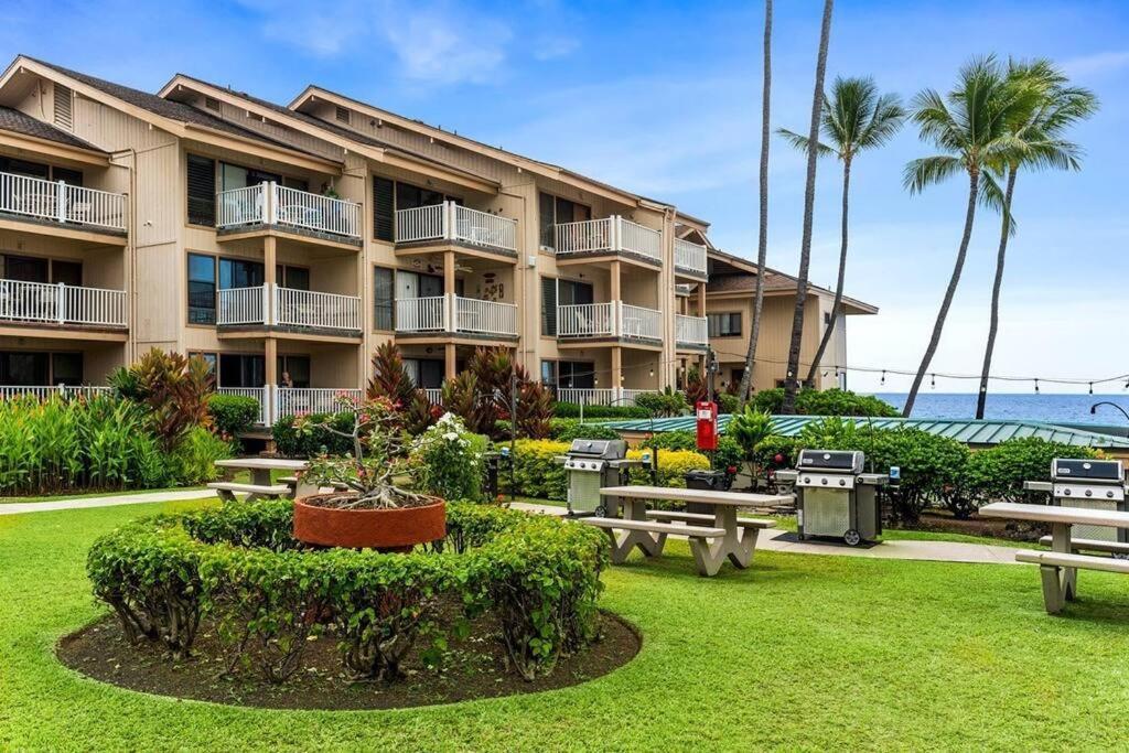 Ocean Echoes: Kona's Oceanfront Family Oasis Holiday home *