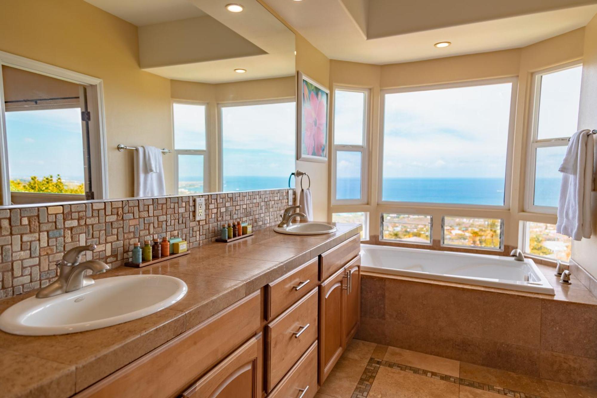 Exceptional Oceanview - Heated Oasis Pool & Stunning Ocean View Holiday home