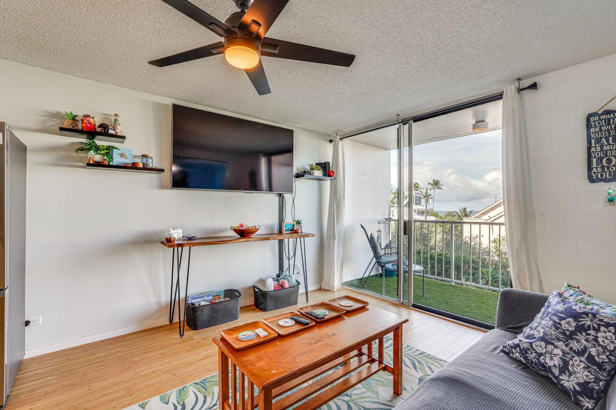 With Balcony Walk To The Beach! Apartment *