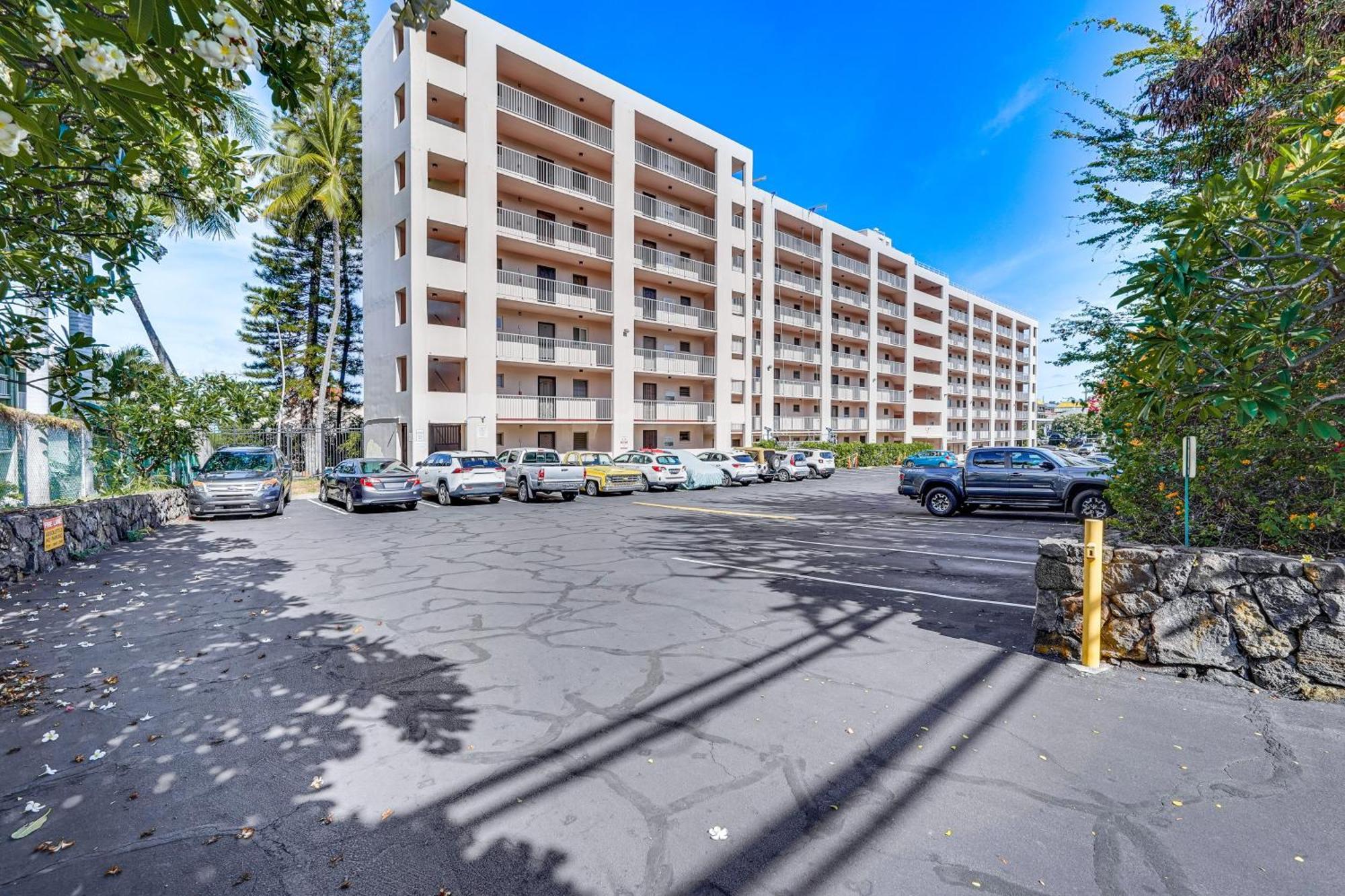 With Balcony Walk To The Beach! Apartment Kailua-Kona