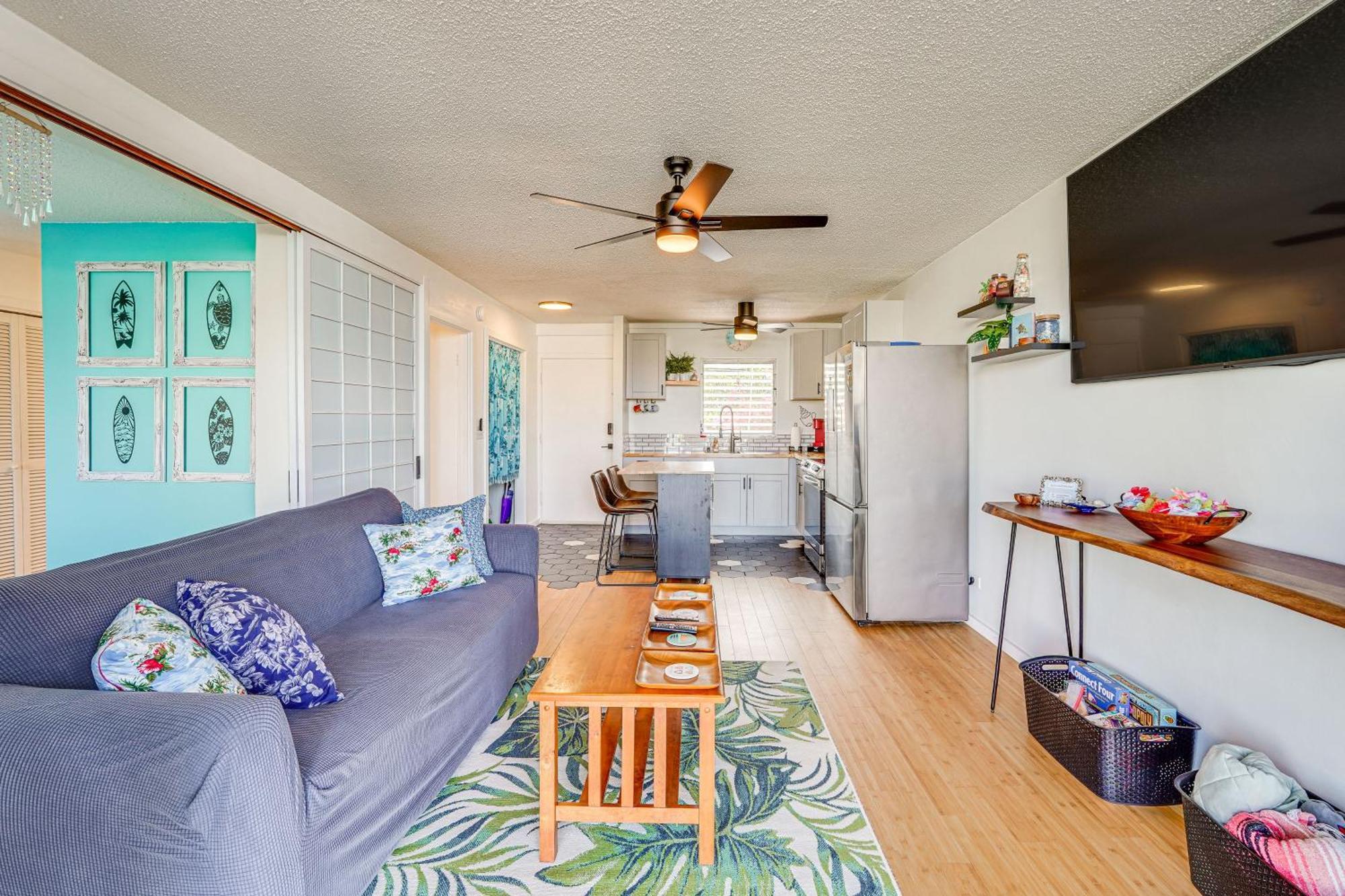 With Balcony Walk To The Beach! * Kailua-Kona