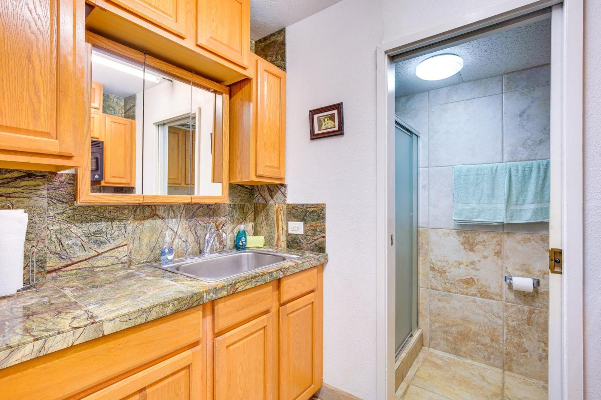 Downtown Escape Steps To Ocean! Apartment Kailua-Kona
