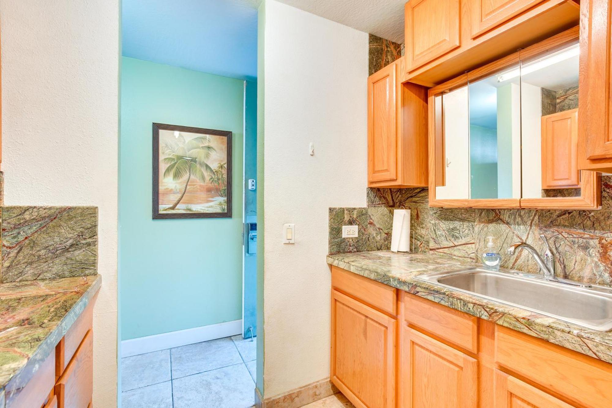 Apartment Downtown Escape Steps To Ocean!