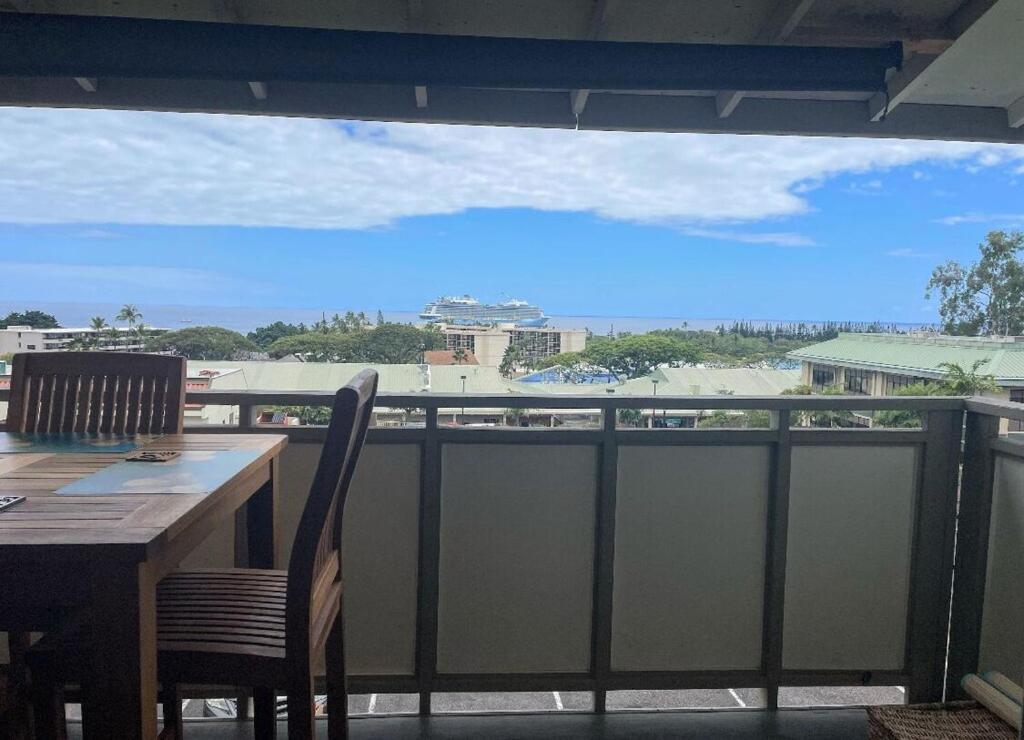 Beautiful Ocean View Downtown Getaway Apartment *