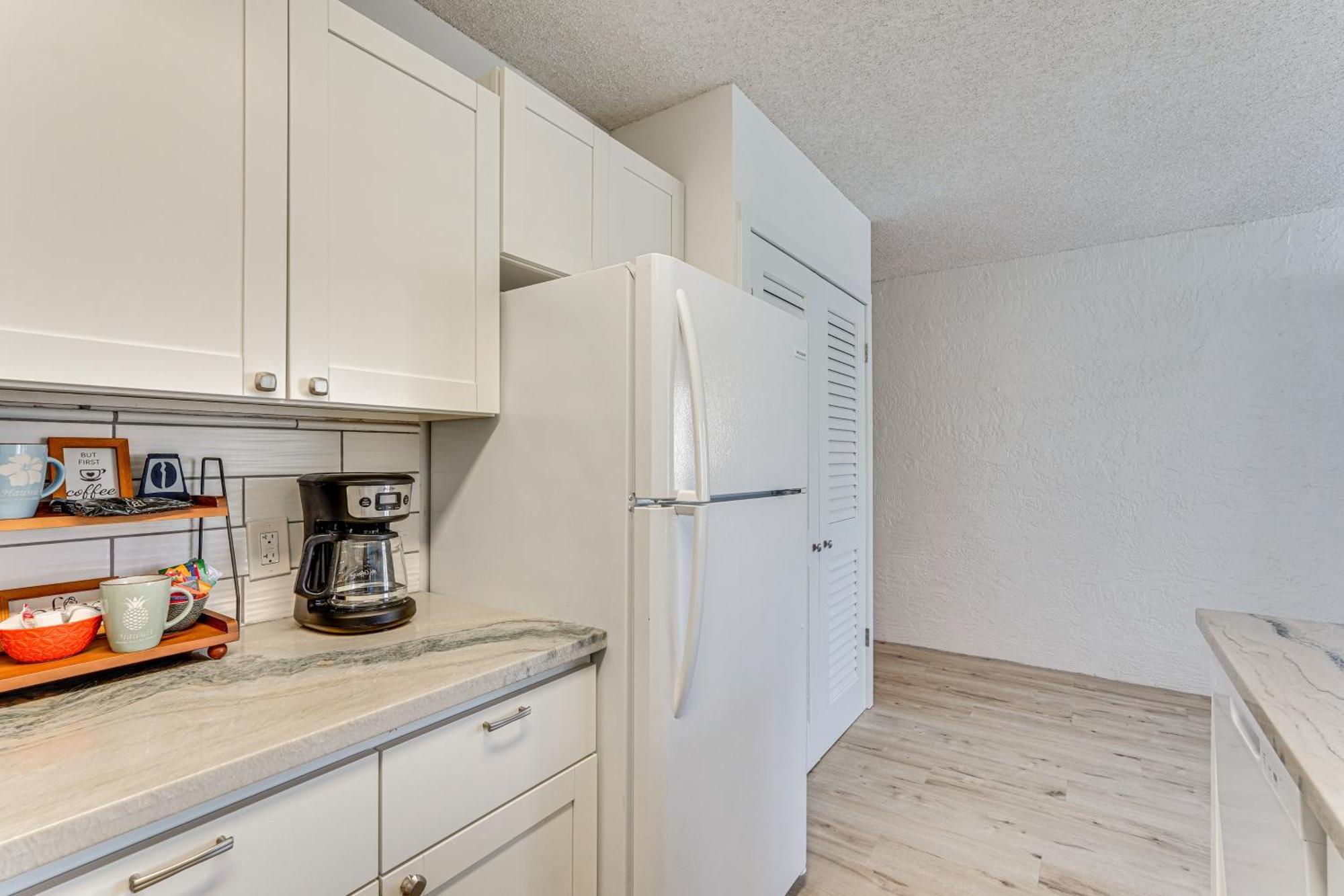 Apartment Vacation With Pool Access! *