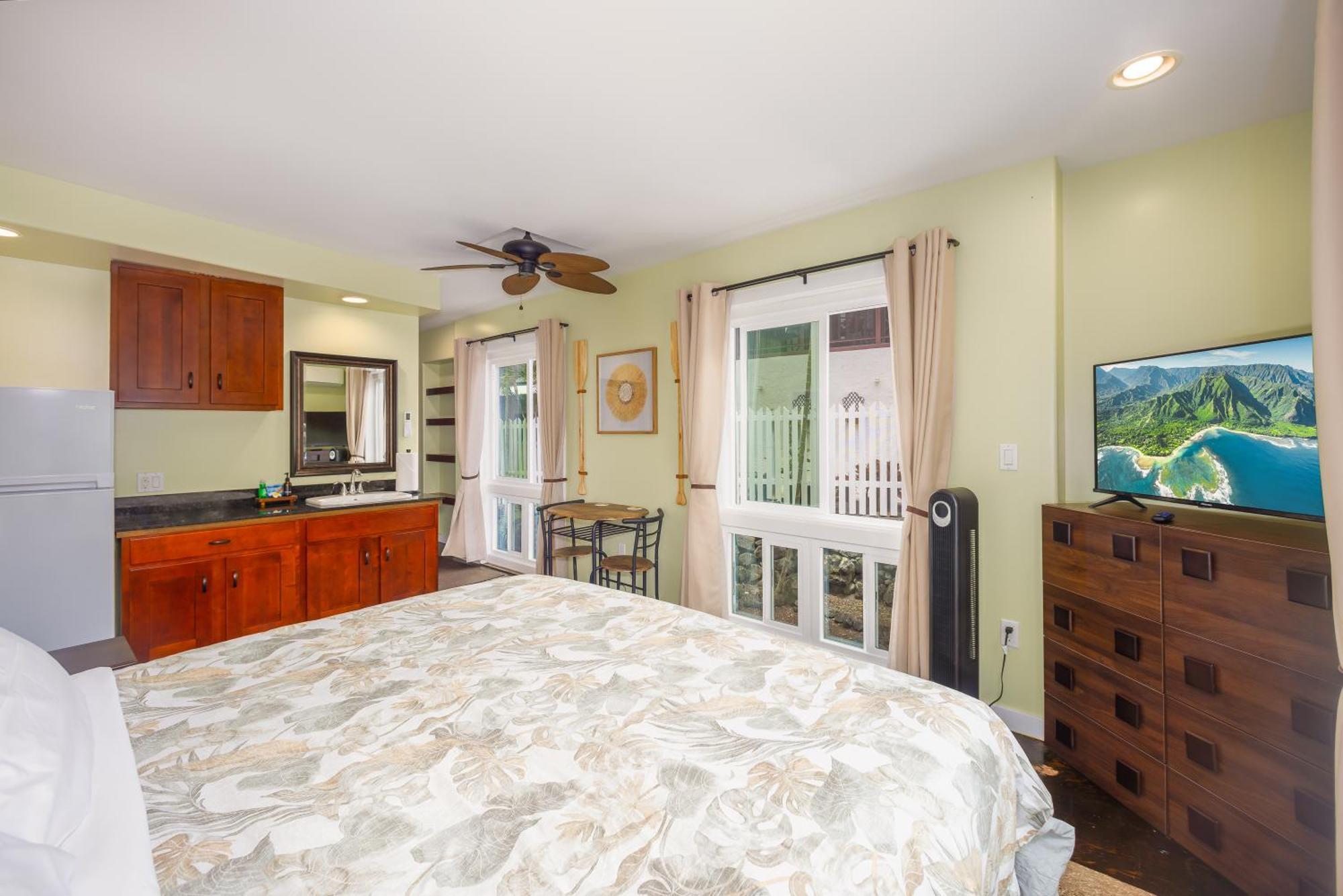 Kona Trio, Rent 3 Private Units Together *