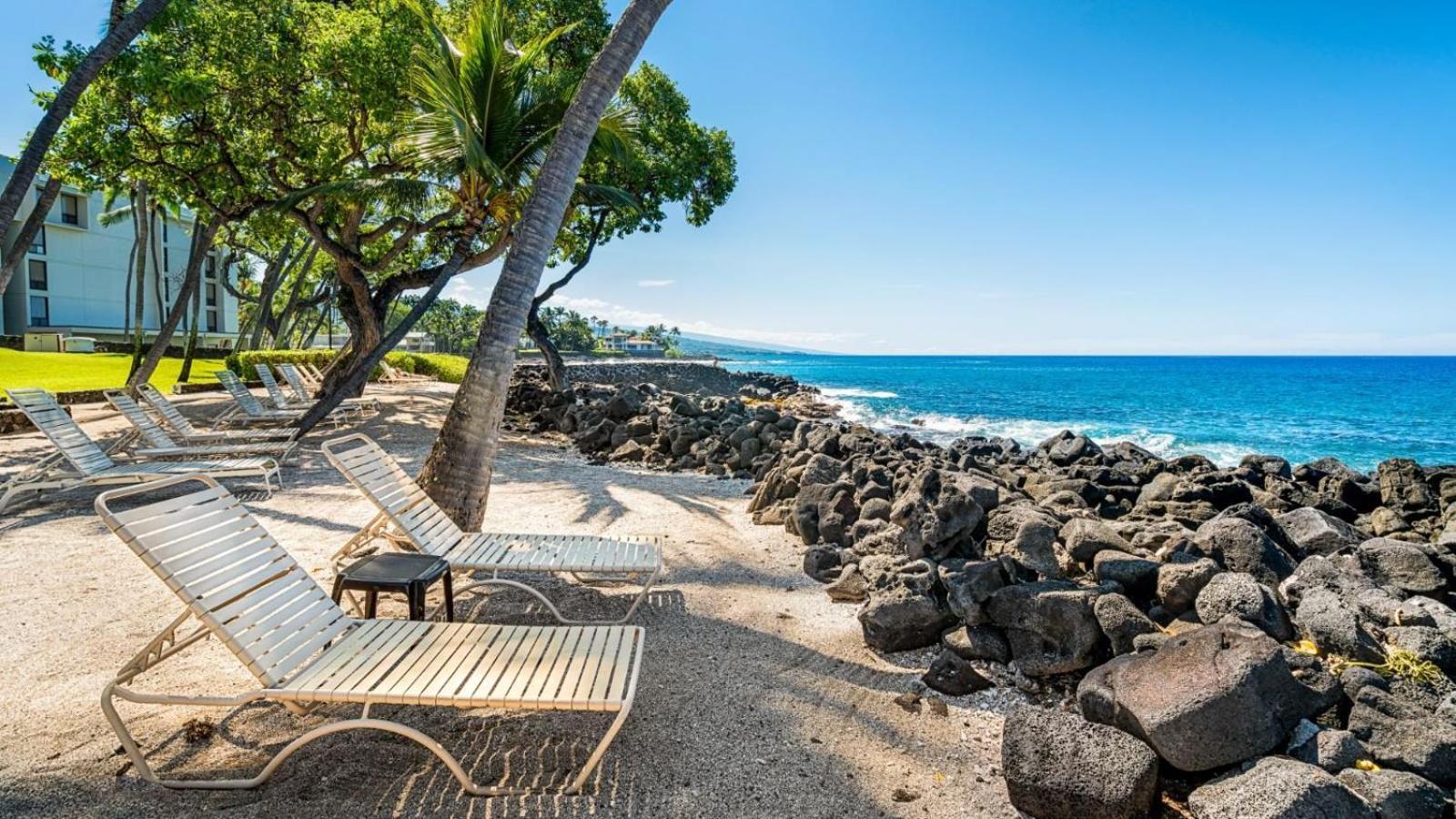 Kona Isle B22