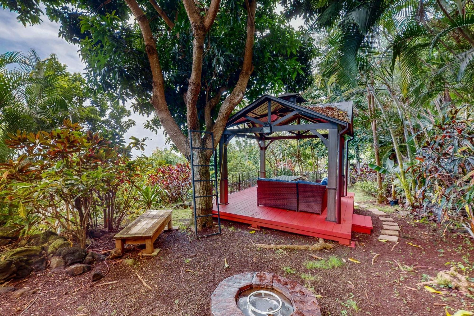 Pualani Island Getaway - Main House- 30-night Minimum Kailua-Kona