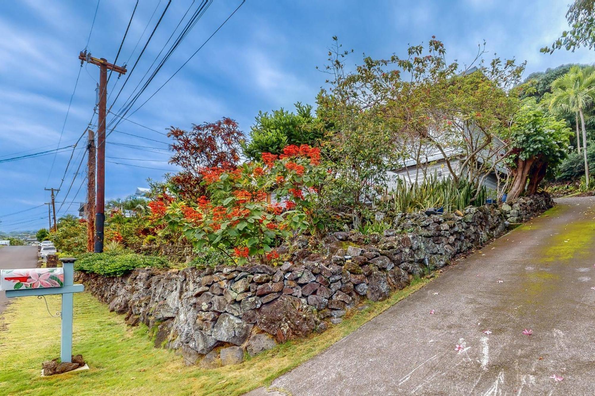 Pualani Island Getaway - Main House- 30-night Minimum