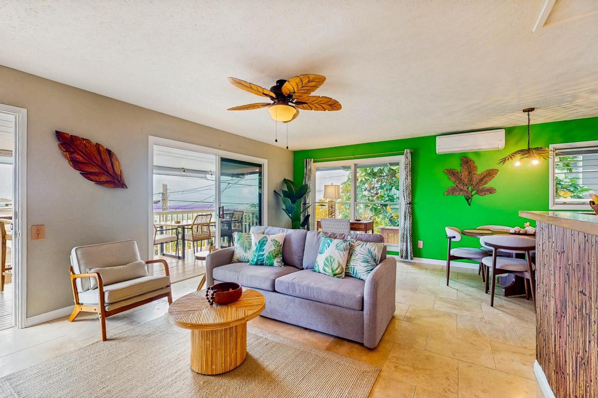 Pualani Island Getaway - Main House- 30-night Minimum Holiday home