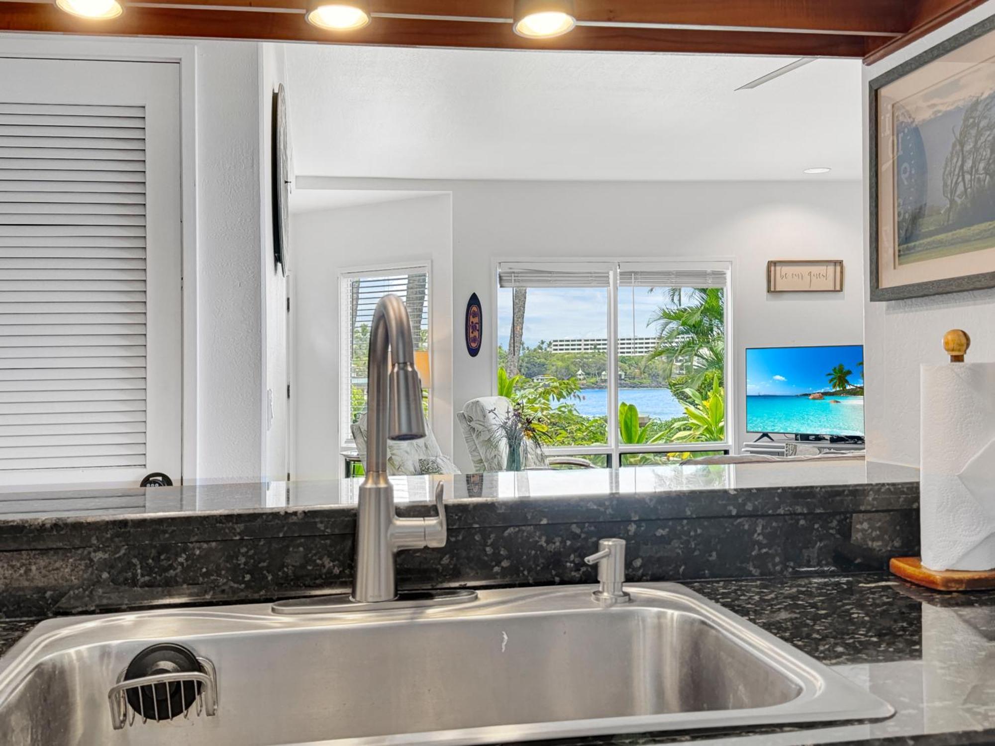Apartment Ocean View, 2 Brm, 1st Floor, Ac, Living Kailua-Kona