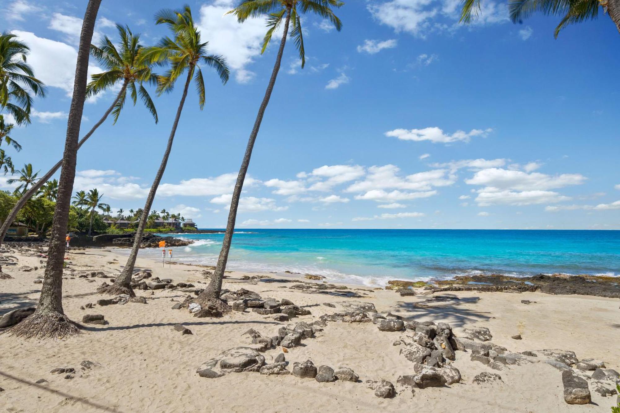 Beachfront 2-bedroom In * Kailua-Kona