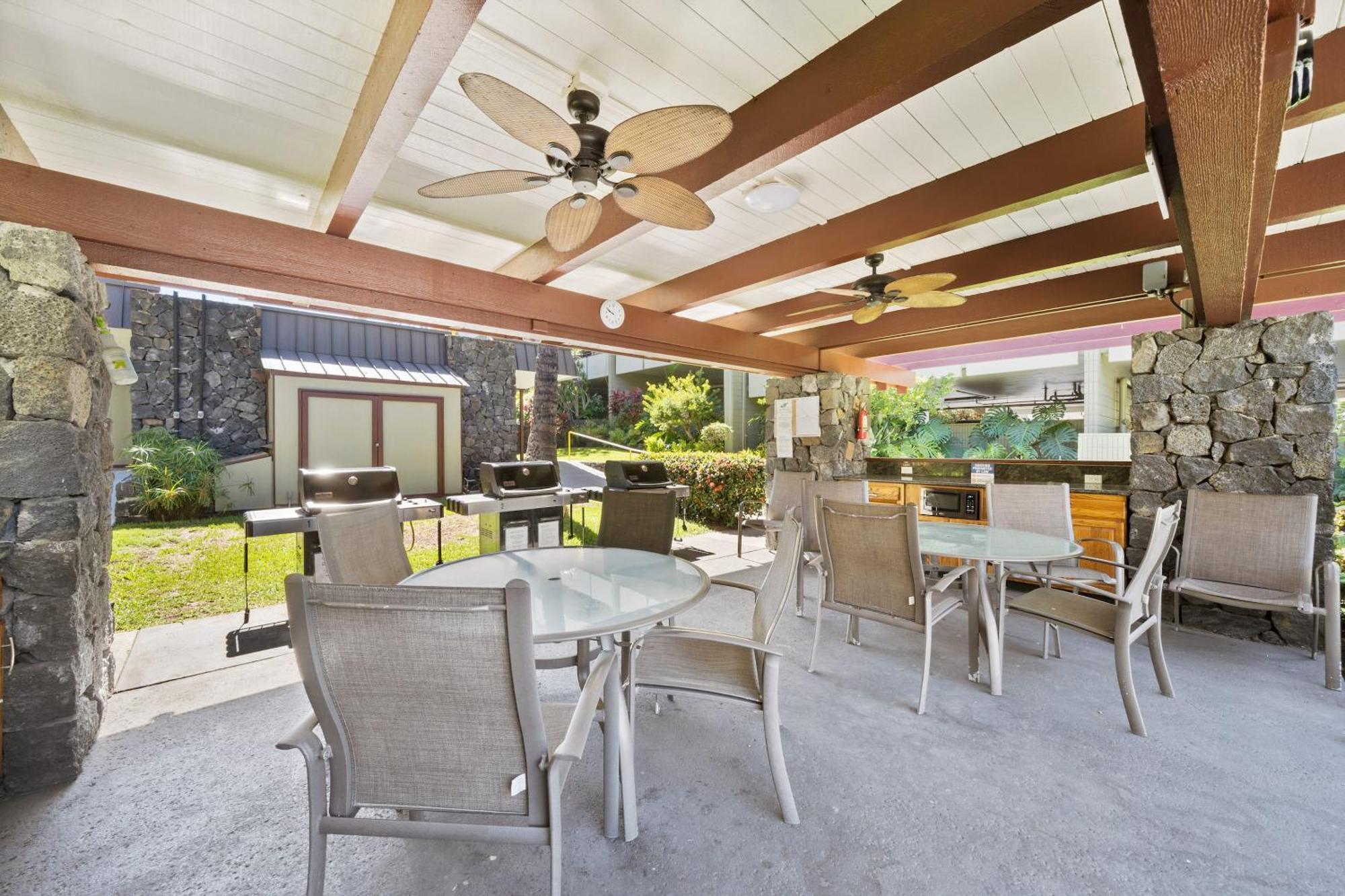 Beachfront 2-bedroom In * Kailua-Kona