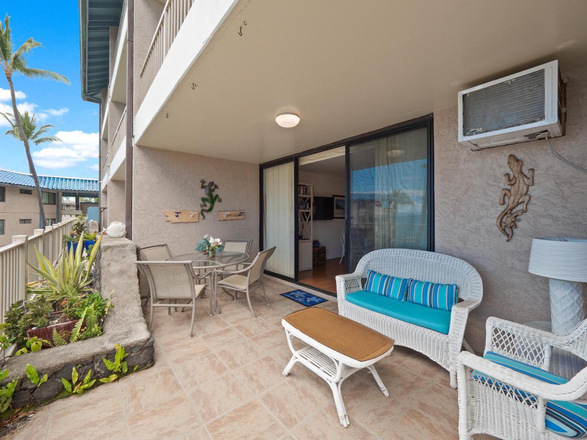Kona Reef F2 - Charming Oceanfront For 4