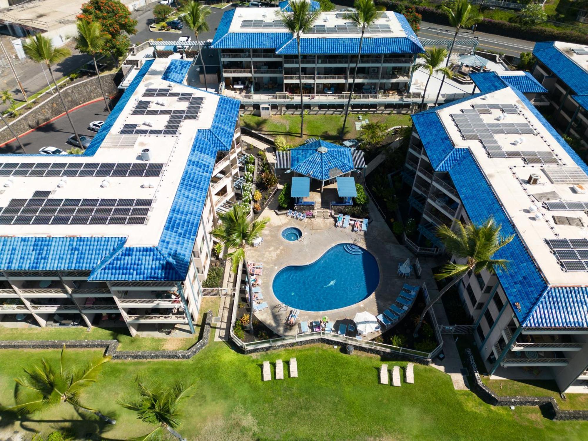 Kona Reef F2 - Charming Oceanfront For 4 *