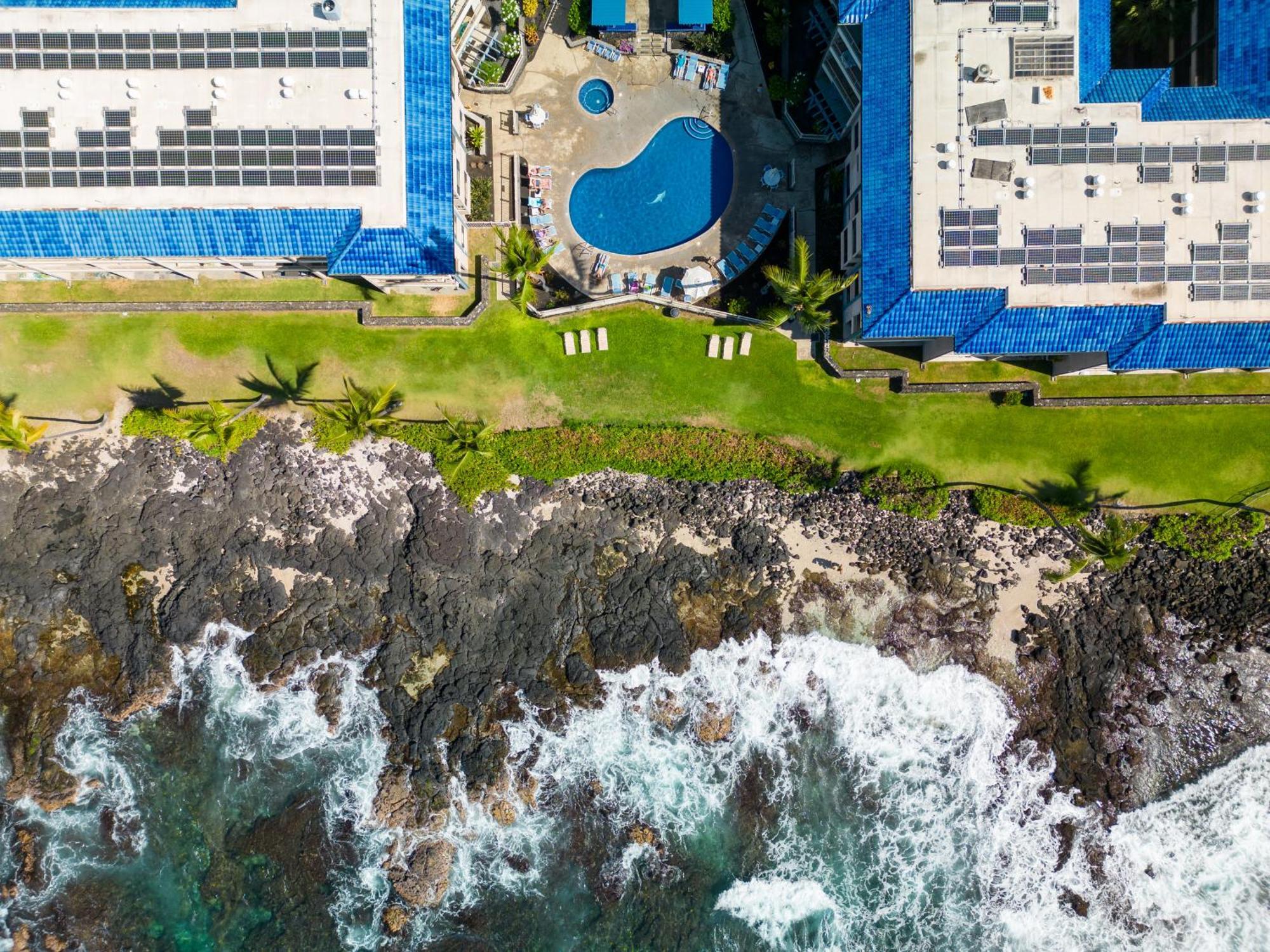 Kona Reef F2 - Charming Oceanfront For 4 Holiday home Kailua-Kona