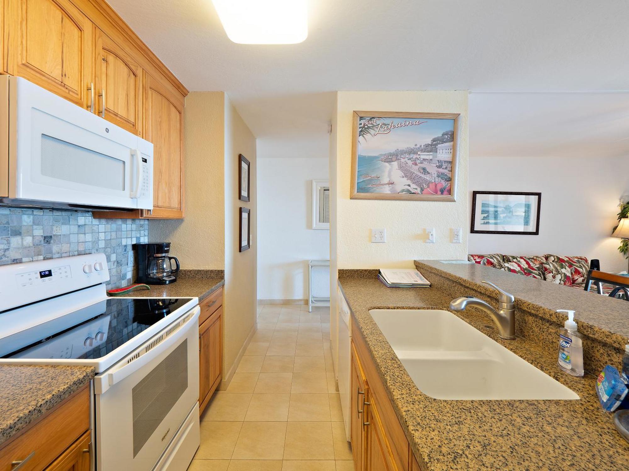 Kona Reef F2 - Charming Oceanfront For 4