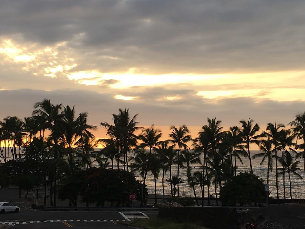 Kahaluu On Kona Coast *