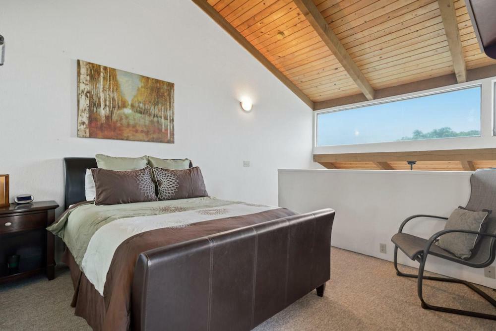 Kailua Bay Resort #3301 - Two Bedroom Condo