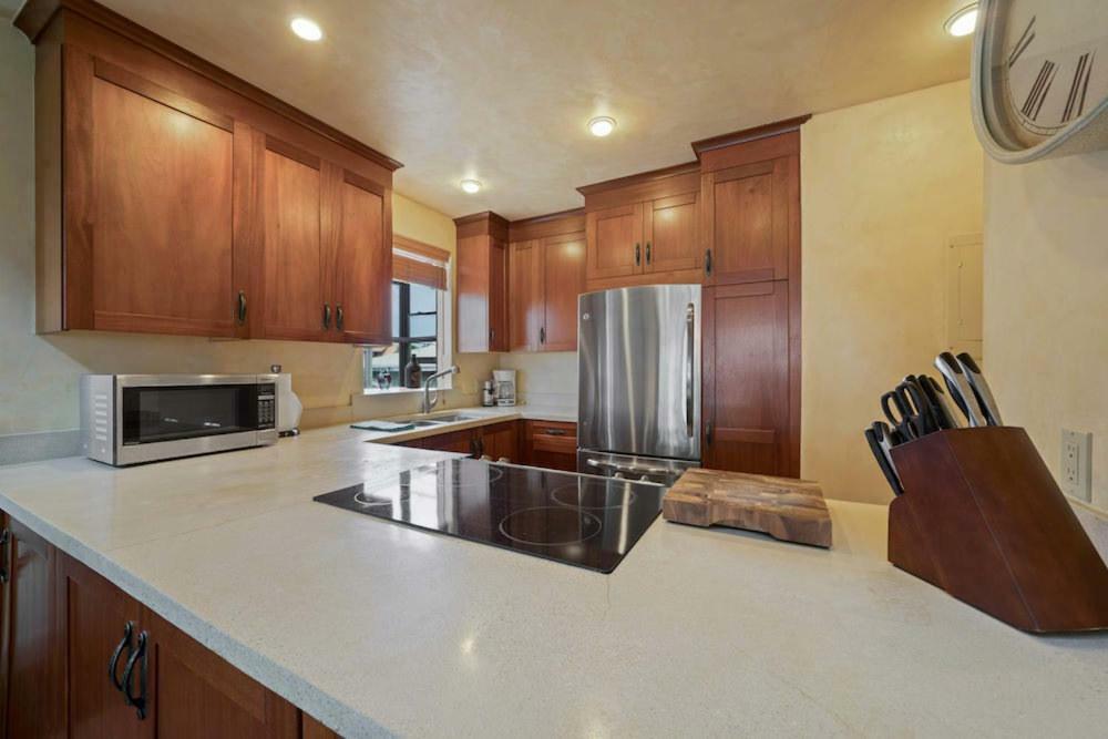 Kailua Bay Resort #3301 - Two Bedroom Condo Apartment