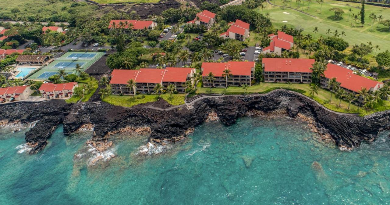 Luxurious 3 Bedroom / 2 Ba Direct Oceanfront * Kailua-Kona