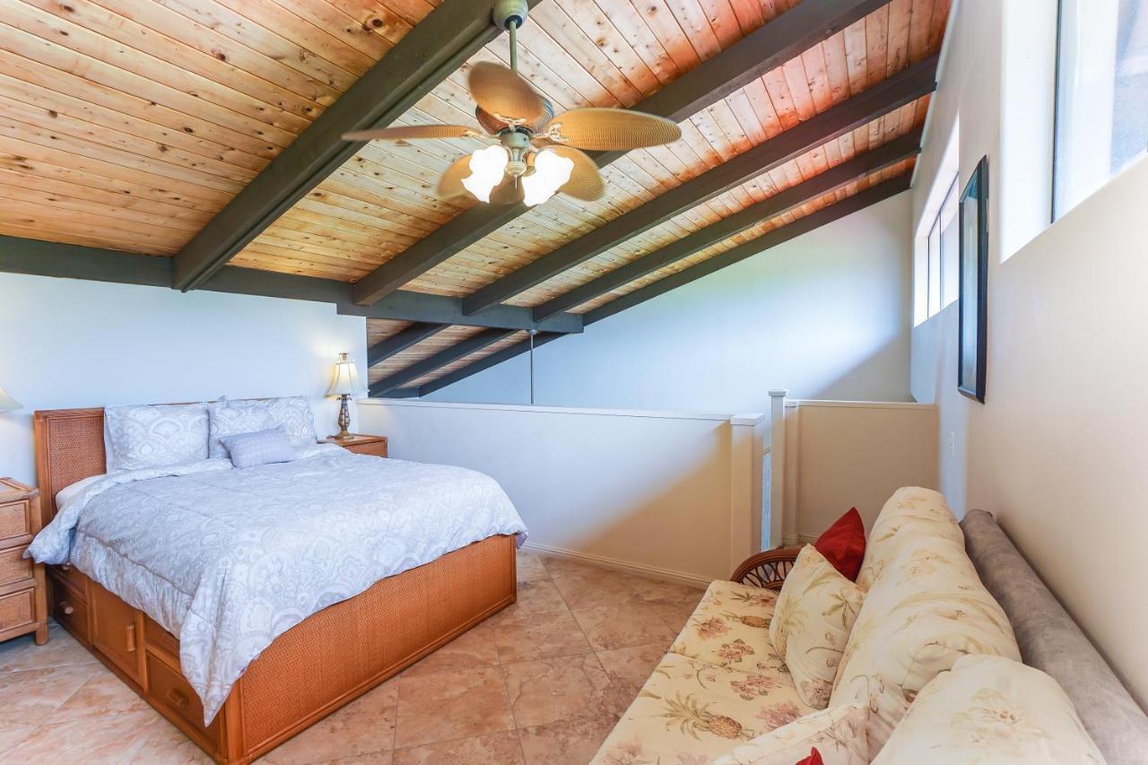 Luxurious 3 Bedroom / 2 Ba Direct Oceanfront * Kailua-Kona