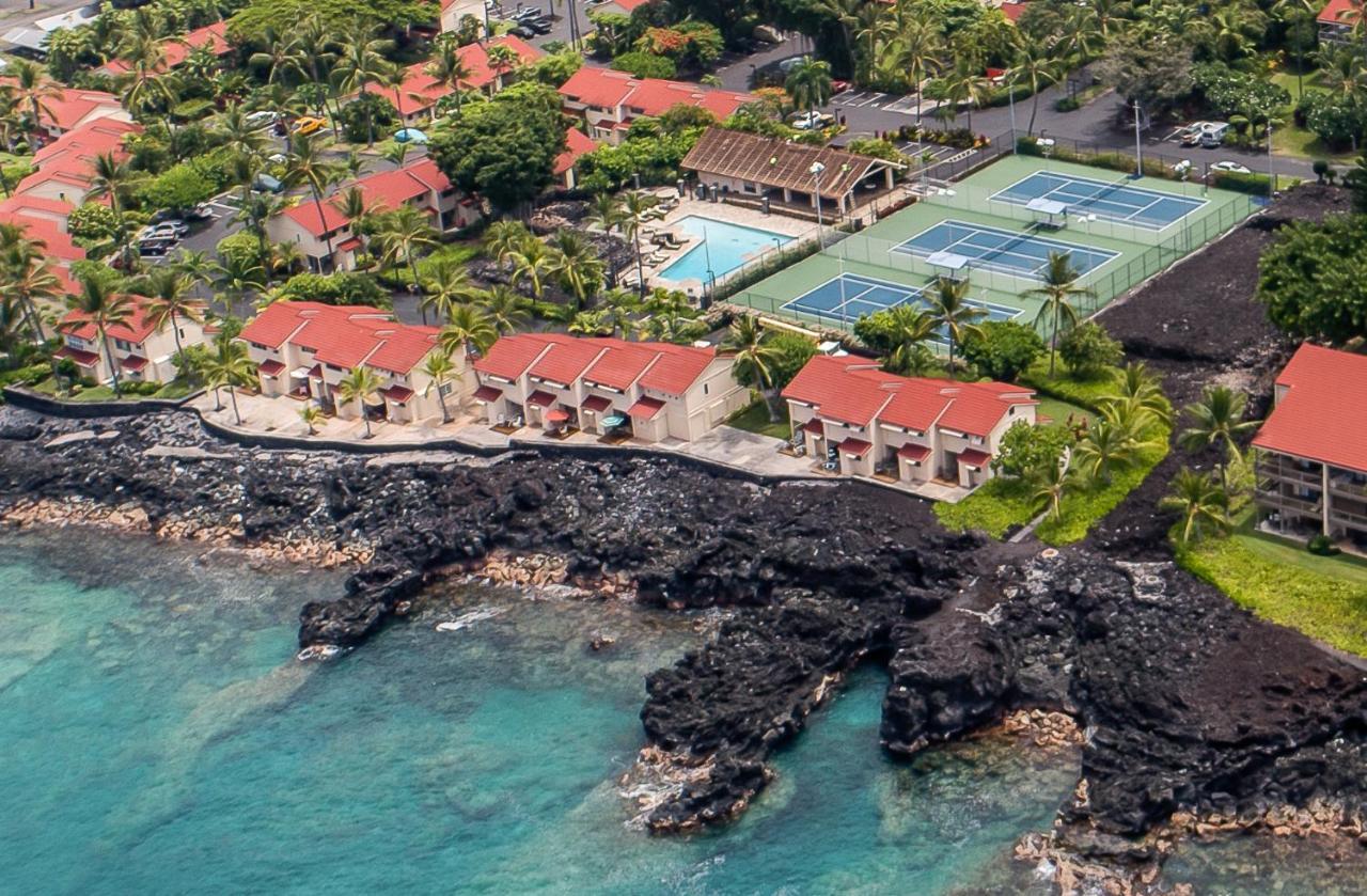 Luxurious 3 Bedroom / 2 Ba Direct Oceanfront * Kailua-Kona