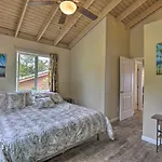 Kailua-Kona Hillside Apt Less Than 3 Miles To Beaches!