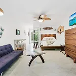 Downtown Hawaiian Theme Condo With Hot Tub, Pool & Beach - Kona Islander Inn