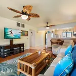 Top Floor Oceanview Kona Condo!