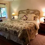 Hale Maluhia Country Inn