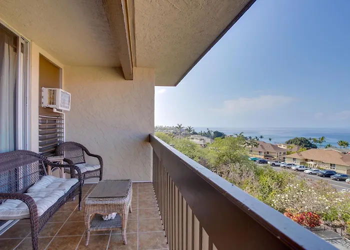 Kailua-Kona Condo Steps To Beach And Downtown!