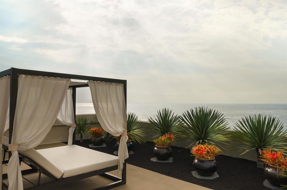Outrigger Kona And Resort