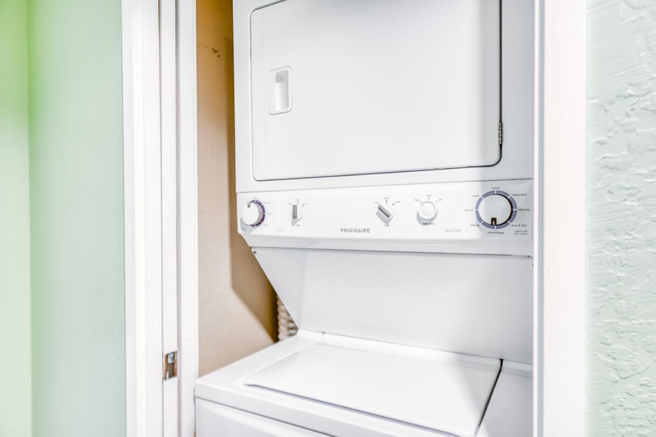 Kona Pacific C421
