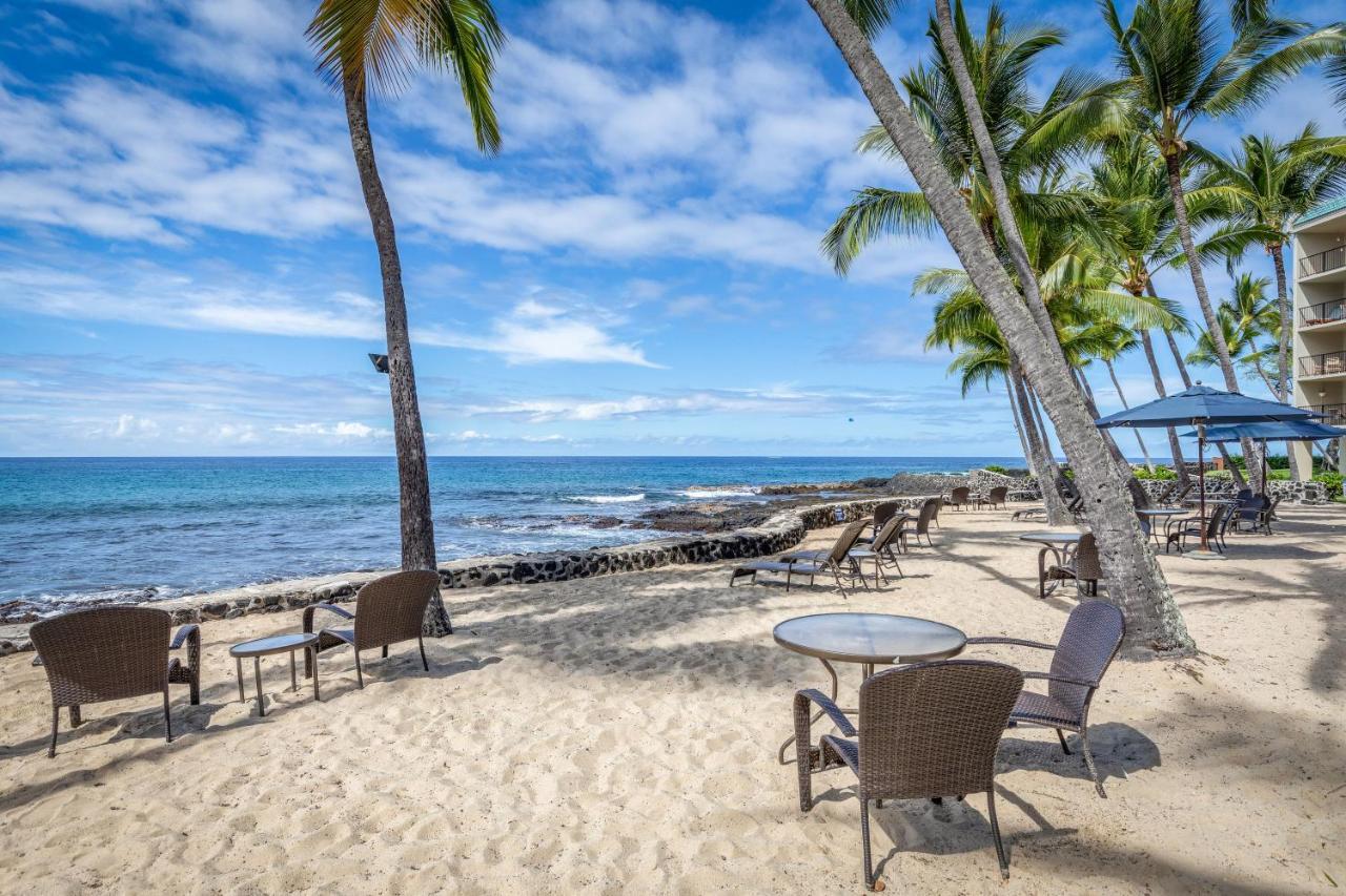 Aparthotel Aston Kona By The Sea 4*