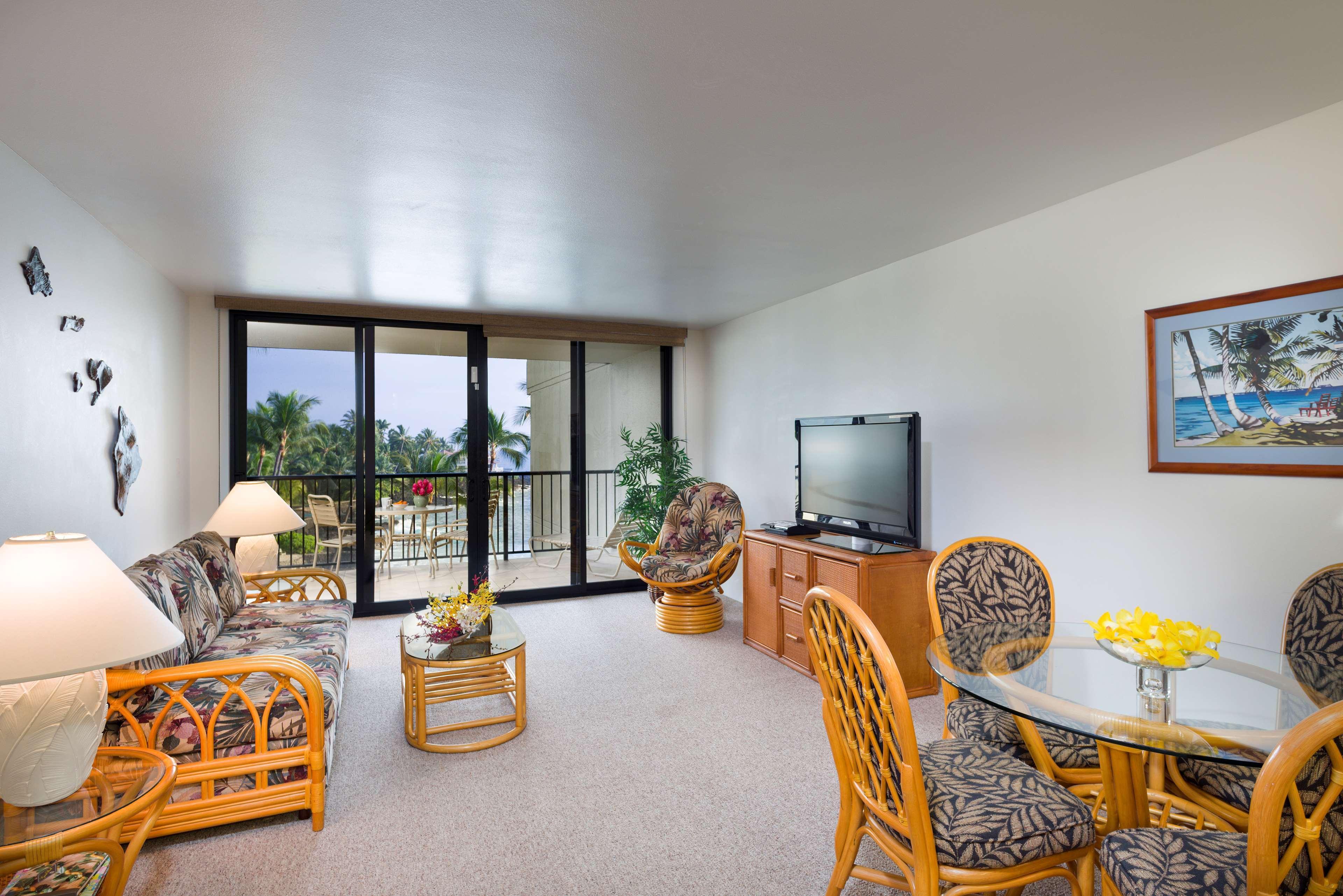 Aston Kona By The Sea Aparthotel 4*
