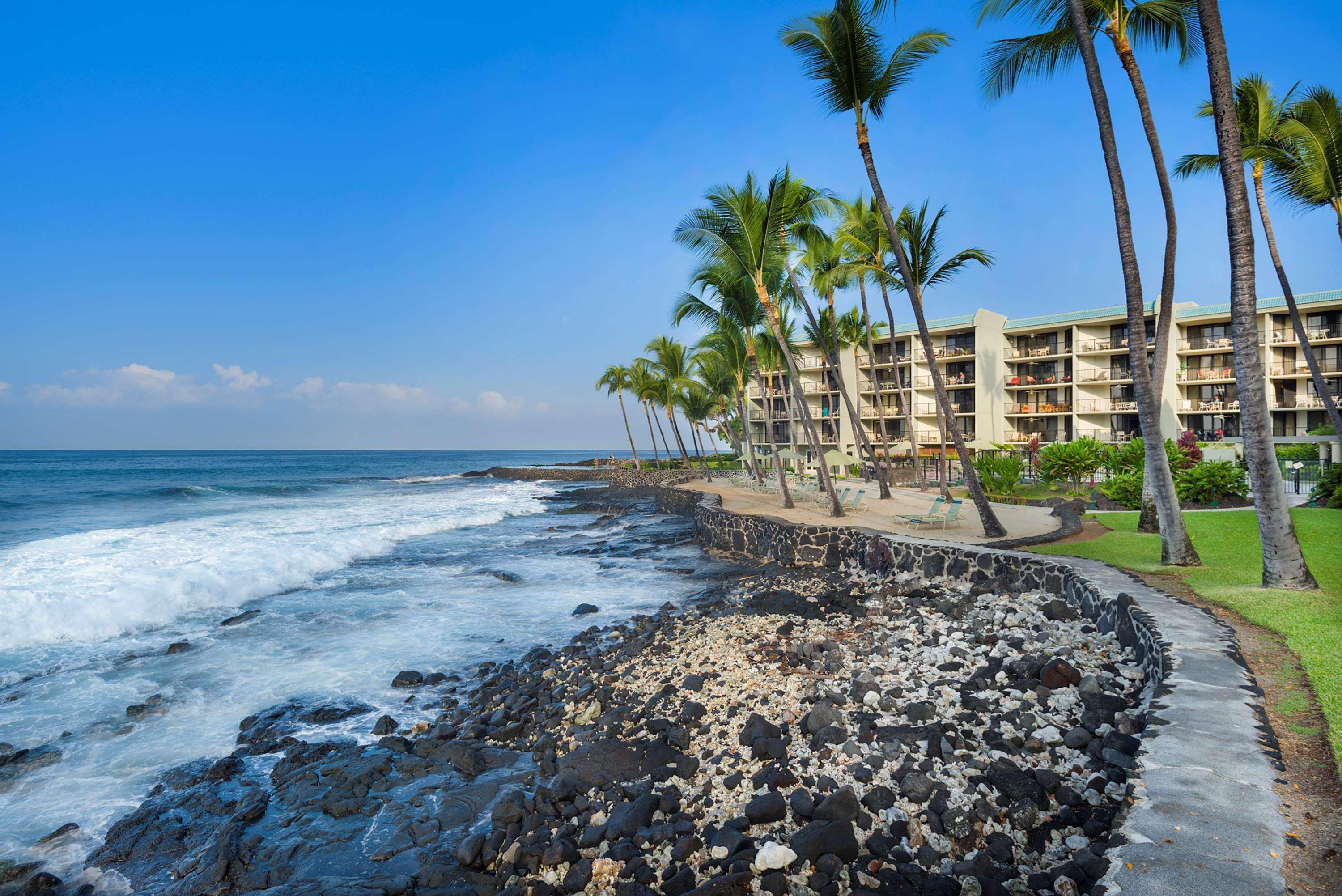 Aparthotel Aston Kona By The Sea 4*