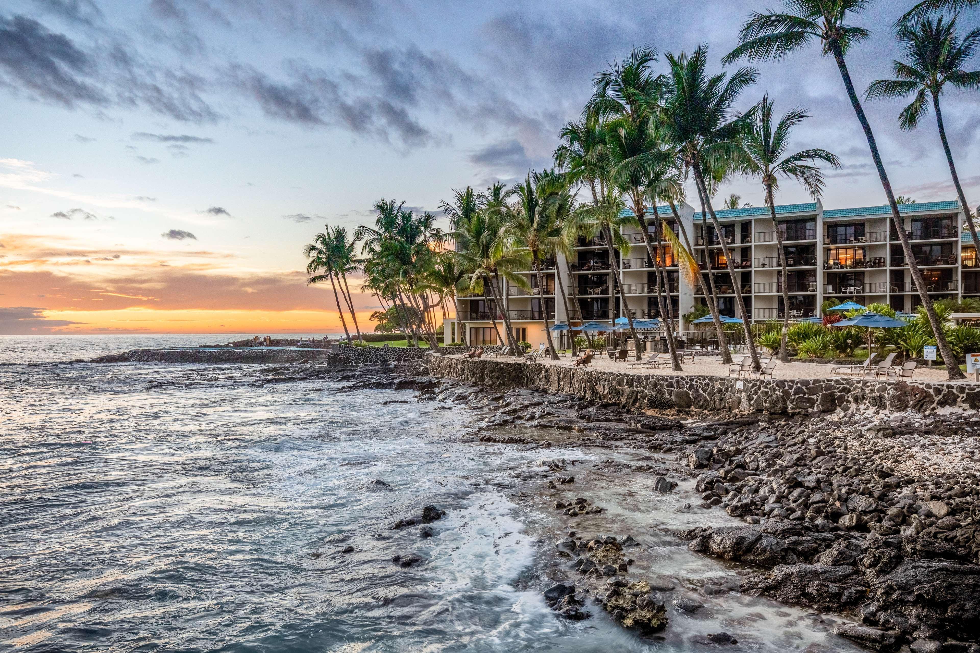 Aston Kona By The Sea Aparthotel