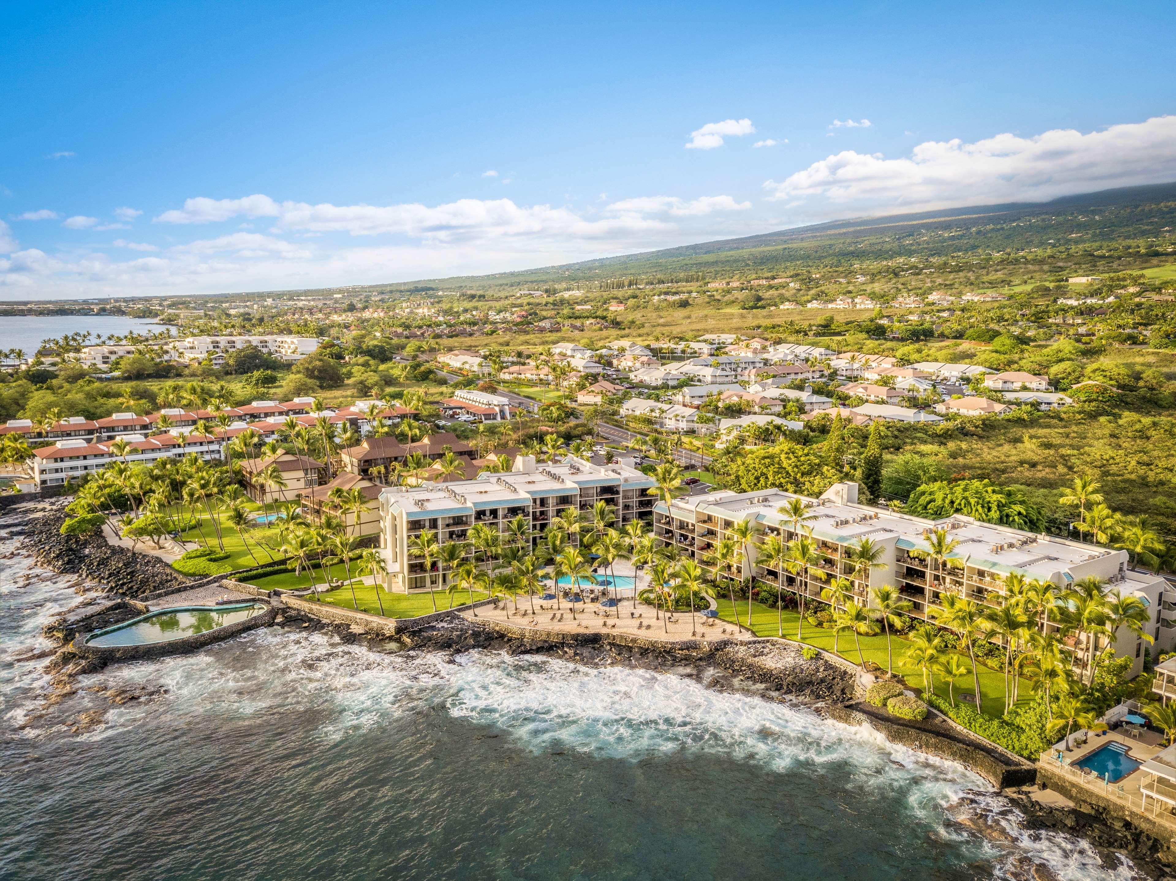 Aston Kona By The Sea Aparthotel 4*