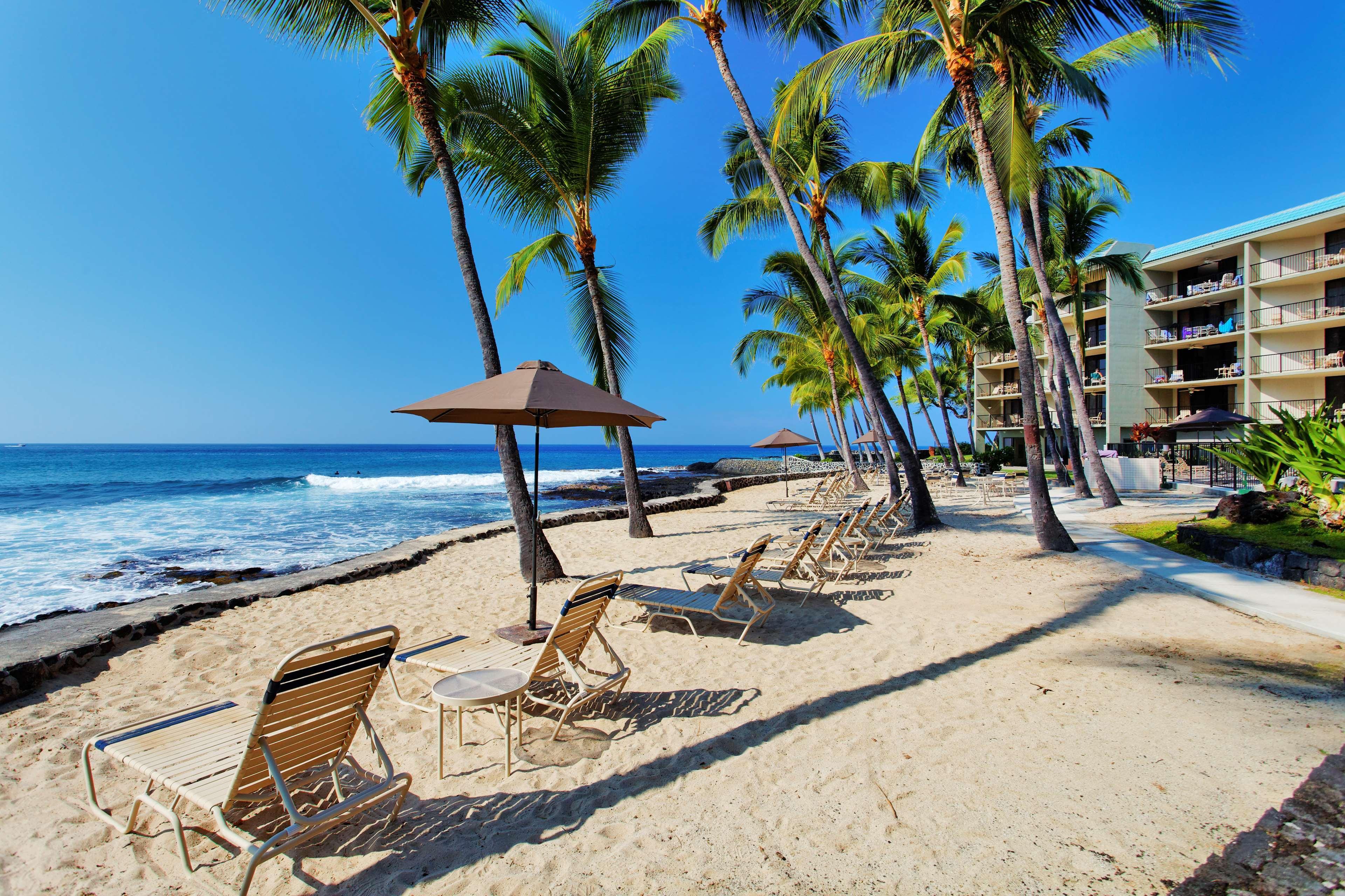 Aston Kona By The Sea Aparthotel 4*