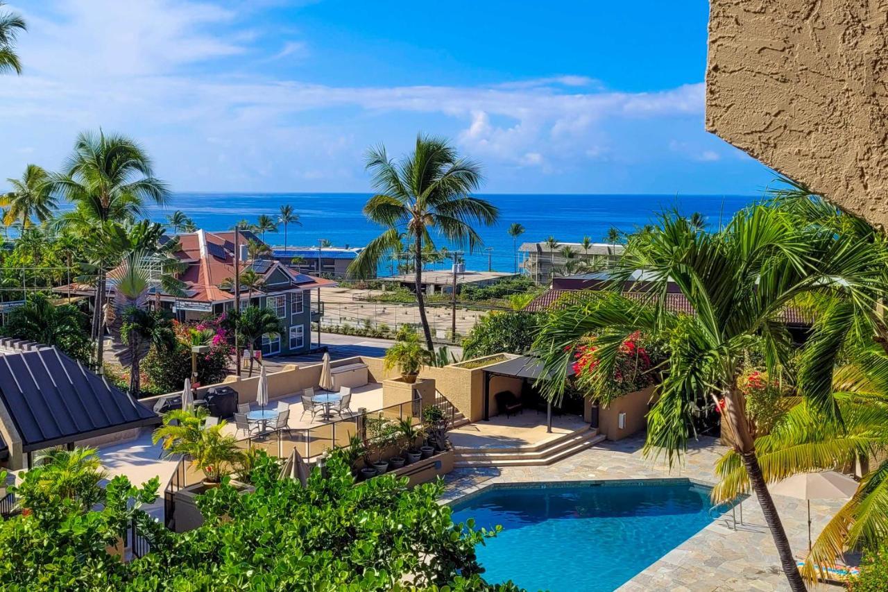 Downtown Kona With Pool Access Walk To Beach! Apartment