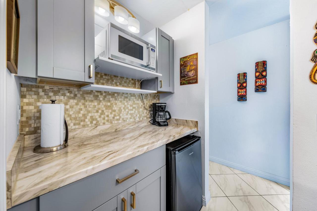 Downtown Hawaiian Theme With Hot Tub, Pool & - Kona Islander * Kailua-Kona