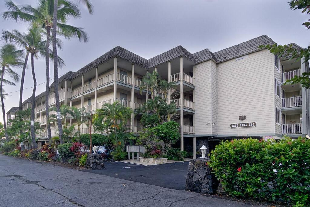 Oceanfront Stunning Views And Pool - Hale Kona Kai 407 By Casago Kona Holiday home